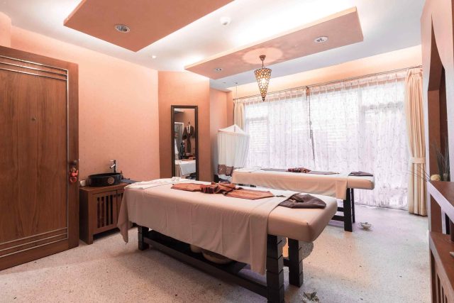 https://senbeauty.com/wp-content/uploads/2018/10/spa-inside-bg-2-640x427.jpg